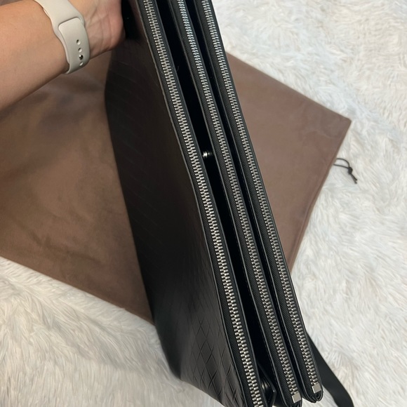 Bottega Veneta Maxi Intrecciato Triple Zip Messenger Bag - Picture 3 of 14